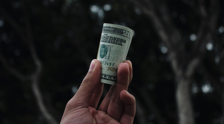 16 things I do with my money while&nbsp;travelling